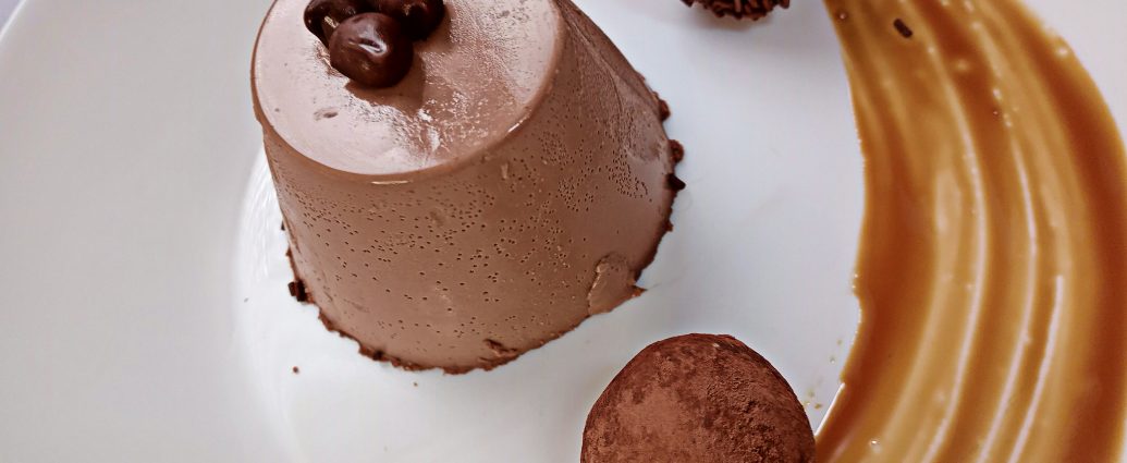 CREMOSA PANNA COTTA DE CHOCOLATE, DISFRUTA DE SU INTENSO SABOR